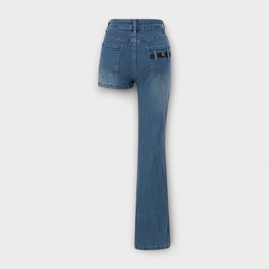 Astra - Trendige asymmetrische Denim-Shorts mit einem Schulterträger